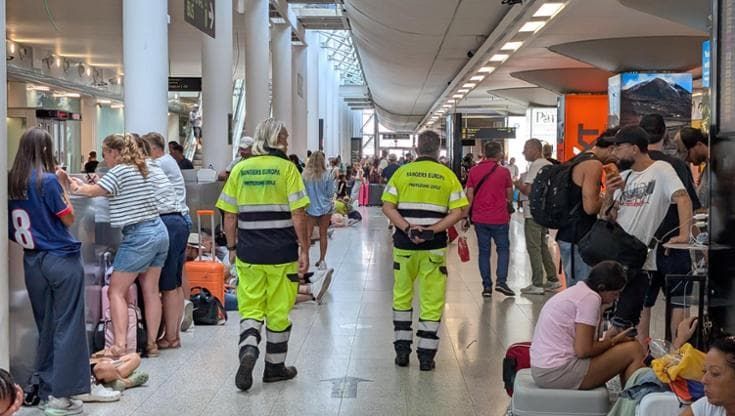 Etna, scoppia la polemica sullo scalo. Musumeci: “Non è il vulcano fuori posto, ma l’aeroporto”
