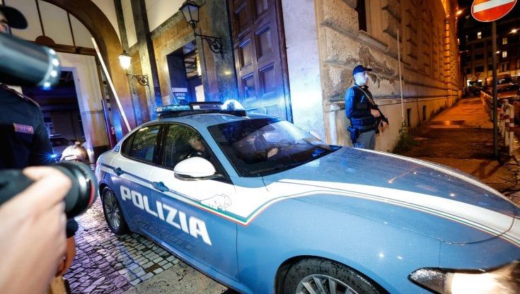 Giandavide De Pau ha trascorso la prima notte in carcere. "Sorvegliato a vista".  Caccia all'arma del delitto 