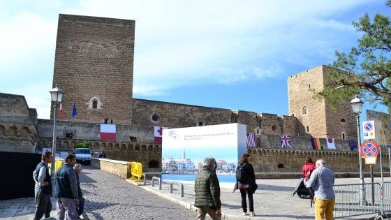 G7 a Bari, le bufale sugli scontri corrono via social: la polizia avvia accertamenti su audio e foto