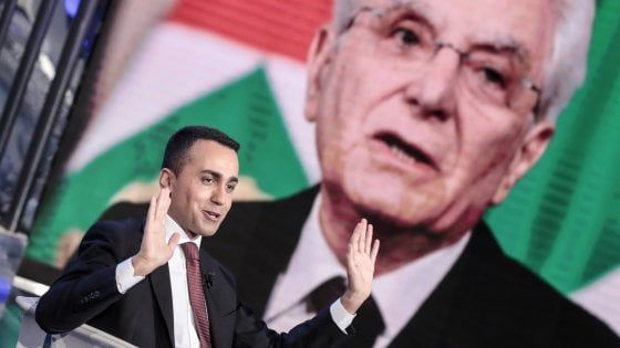 Di Maio: "Impeachment non più sul tavolo". E si riapre l'ipotesi di un governo Lega-M5s