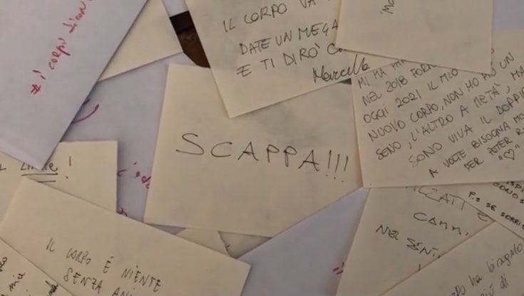 I corpi dicono: un anno di distanziamento nei messaggi dei milanesi raccolti per strada