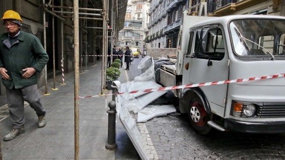 Chiaia, incidente sul lavoro: operai schiacciati da una lastra di marmo