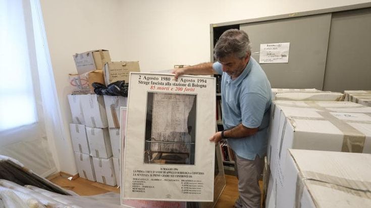 Dentro l’archivio del 2 Agosto: “Da questi scatoloni è nato il processo sui mandanti”