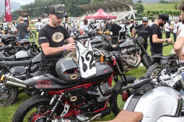 Moto Guzzi, che festa al Wheels & Waves