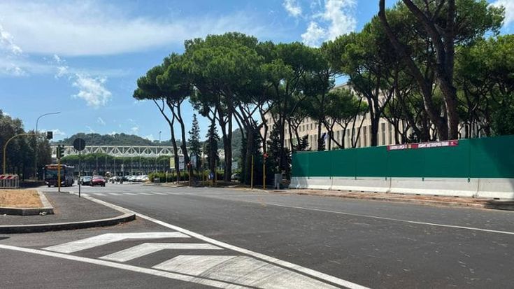 Caos parcheggi allo stadio, il Villaggio Olimpico si ribella: “Non vogliamo le auto dei tifosi”