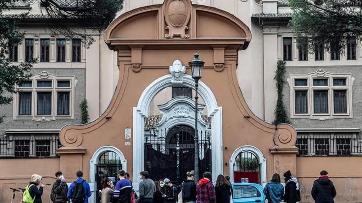 Scuola, iscrizioni nei licei fanno il tutto esaurito: dal Mamiani al Morgagni