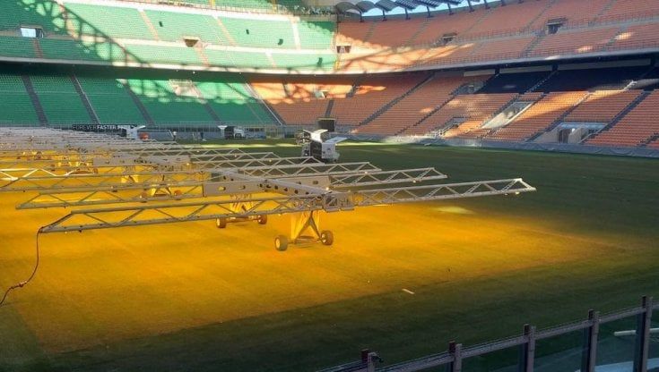 Inter-Milan, corsa contro il tempo a San Siro: il nuovo prato sarà pronto la mattina del derby