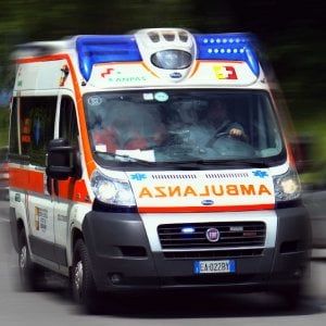 Milano, la mano rimane incastrata nell'impastatrice: grave pasticciere 29enne