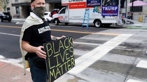 Afroamericano ucciso da una guardia privata a Tulsa, la città del comizio di Trump