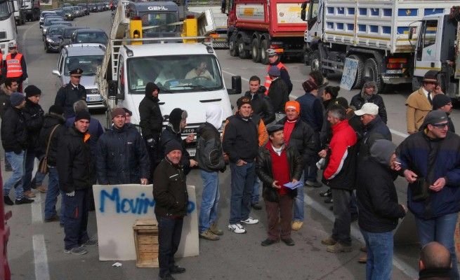 Forconi, vietata la protesta in Sicilia<br />ma a Palermo scatta la psicosi benzina