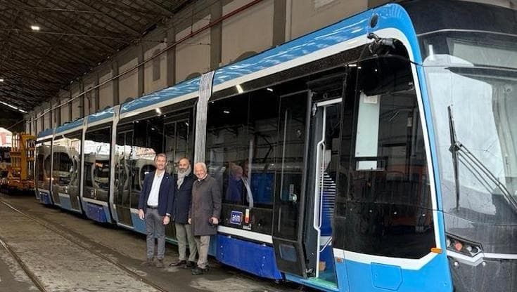 Trasporti, a Napoli il primo dei nuovi tram elettrici di fabbricazione turca ordinati dal Comune
