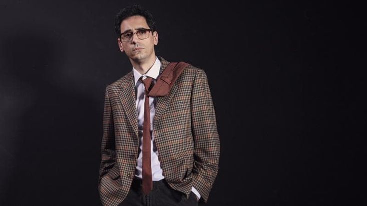 Valerio Lundini: “Suonavo ai matrimoni. Sono arrivato ai 40 anni e non me ne sono accorto”