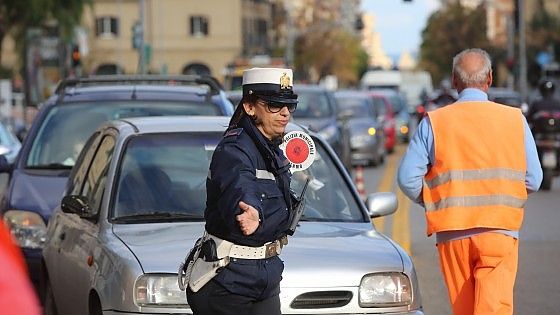 Il bilancio dei vigili: contravvenzioni in aumento e caccia ai posteggiatori abusivi