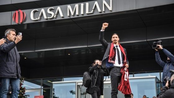 Milan, Ibra sfida Piatek per una maglia con la Samp. A San Siro in 60 mila