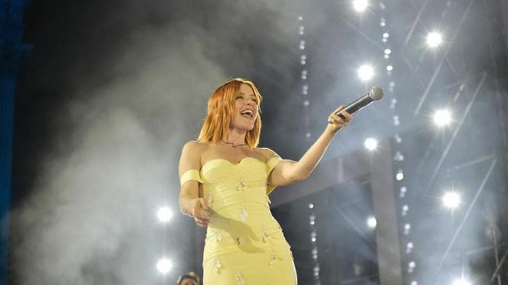 Noemi: “L’autoironia mi ha dato coraggio, inciampare è umano”