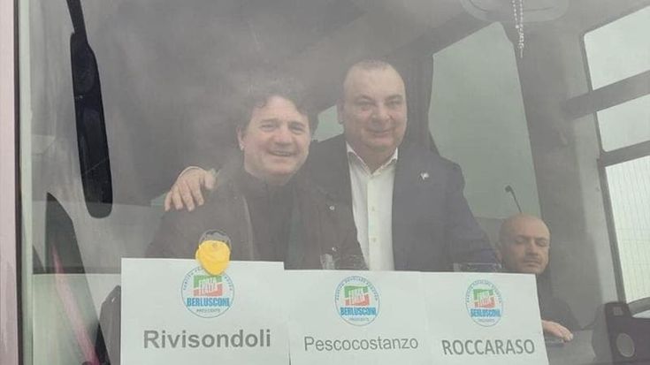 In Abruzzo è caccia al voto casa per casa: da Napoli partono i bus di Forza Italia per i fuorisede