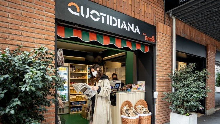 All'Anteo la prima edicola all'interno di un cinema: giornali, alimentari e network di quartiere nel progetto di "Quotidiana"