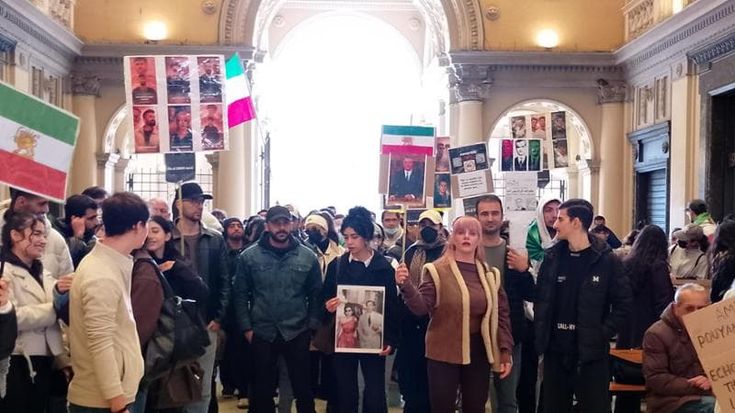 Messina, sit-in degli iraniani: “Manifestiamo contro la dittatura”