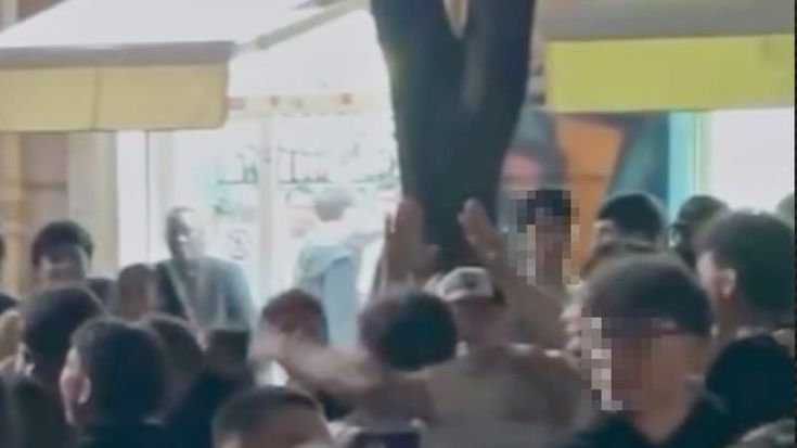 Alcol, saluti romani e cori fascisti: “Duce, duce”: notte di malamovida al Pigneto