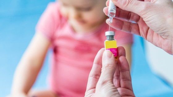 Vaccini e nidi, la Regione Lombardia: "Un percorso di recupero per i genitori inadempienti"
