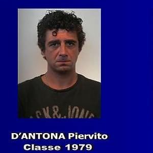 Taranto, l'operaio dell'Ilva rapinava le banche quando era in ferie: preso col complice