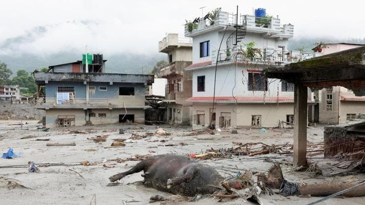 Nepal, migliaia i morti e dispersi dopo l’alluvione che ha lasciato solo macerie: una Ong al lavoro