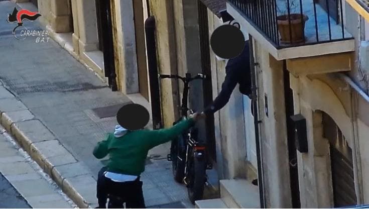 Scacco alla famiglia dello spaccio ad Andria: fino a 3mila euro al giorno vendendo droga