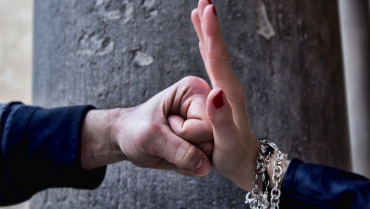 Molestie sulle donne,  "basta sensi di colpa per le vittime": parte la campagna social    