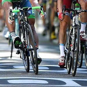 Tra Giacalone e Pioppo gara ciclistica non autorizzata, automobilisti inferociti