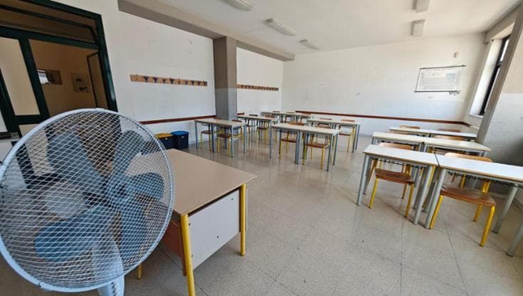 “Troppo caldo, rinviate le aperture”: da Stornara a Gallipoli il pressing dei sindaci sulle scuole