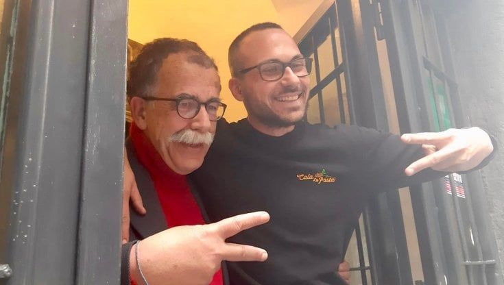 Cameriera travolta da scooter a Napoli, il fidanzato: "Lottiamo tra la vita e la morte, ma riapriamo"