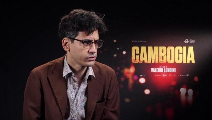 Valerio Lundini debutta con "Cambogia": "Era nato in stile 'Digger', fortuna non l'ho fatto così"