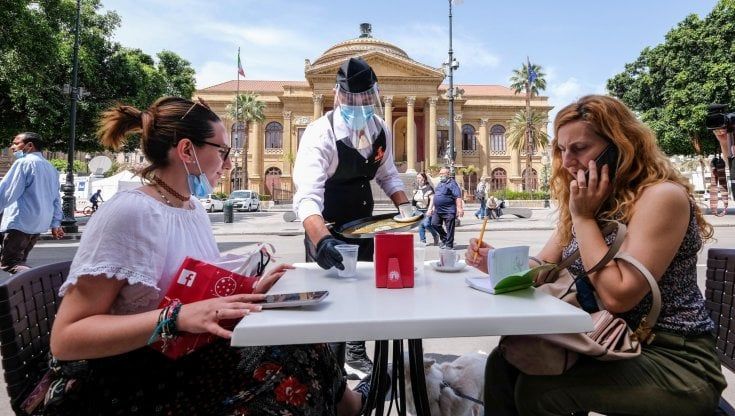 Musumeci: "Chiederemo al governo di aprire i ristoranti anche la sera per San Valentino"