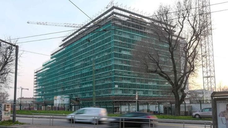 Urbanistica, dopo le inchieste il Comune cambia rotta: “Teniamo conto delle indicazioni del giudice”. Controlli su 150 progetti