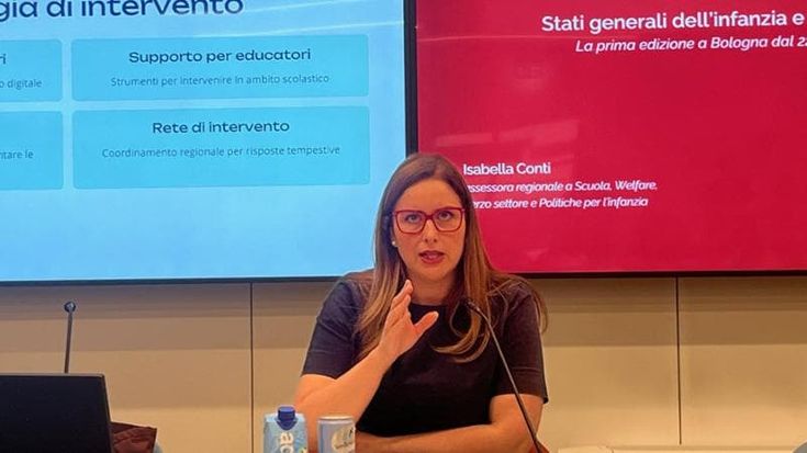 Isabella Conti: “Legge per vietare i cellulari a scuola. Ricoveri dei minori cresciuti del 180%”