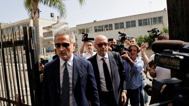 Paul Haggis nelle campagne in Puglia, scarcerato dopo le accuse di stupro: "Sto bene e resterò qui fino alla decisione della Procura"