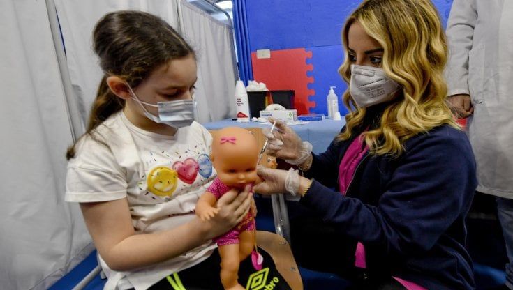 Covid, l'infettivologa D'Arminio Monforte: "I bambini vanno vaccinati per limitare i contagi in famiglia"
