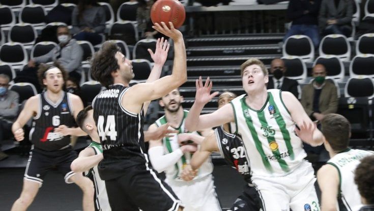 Basket, Eurocup: la Virtus Bologna vince anche a Badalona e vola in semifinale