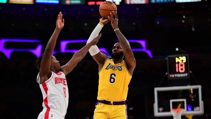 Basket Nba, LeBron trascina i Lakers. Milwaukee torna a vincere, ok Miami e Utah