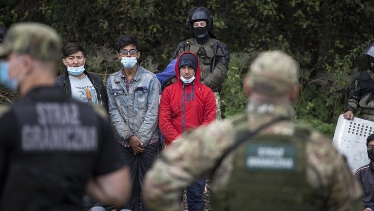 Lukashenko e le "vacanze caccia e pesca" per migranti in viaggio verso la Ue