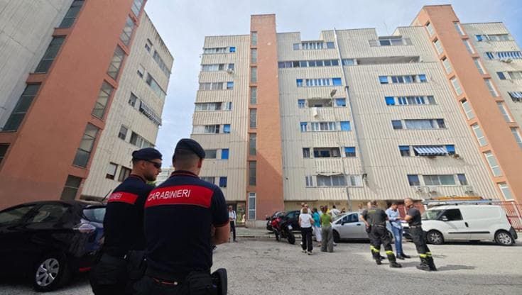 Bari, sgombero di un’altra casa popolare occupata abusivamente da uomini dei clan: blitz a Japigia