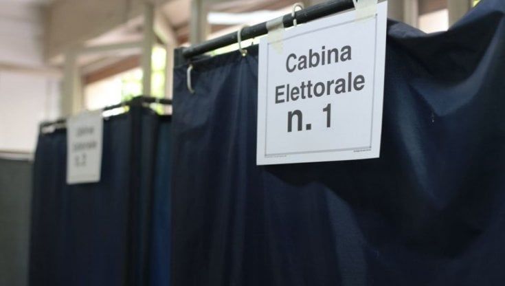 Una cabina elettorale simbolica per chi non può votare: la legge dice no alla denuncia di Acmos