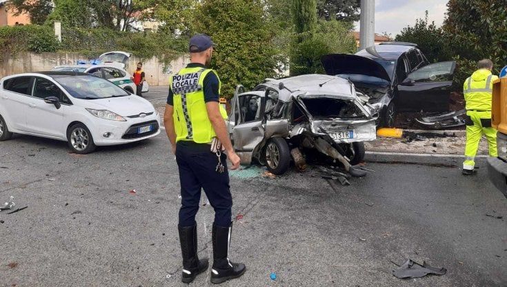 Incidente a Rivoli, dopo la madre morta anche la figlia che andava a scuola: aveva 15 anni