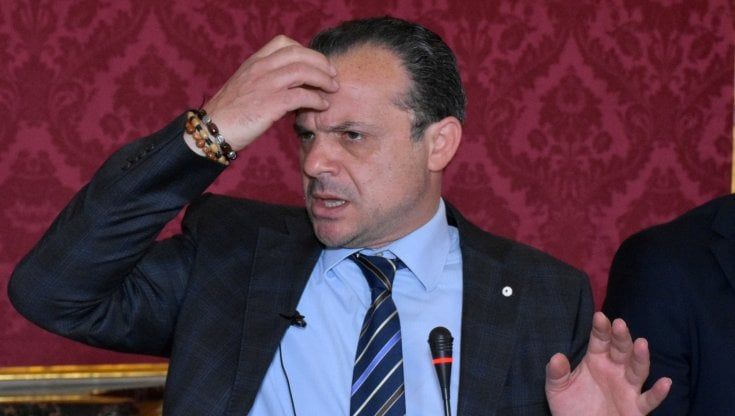Prima mossa di De Luca candidato governatore: "Ora sfiduciamo Musumeci"