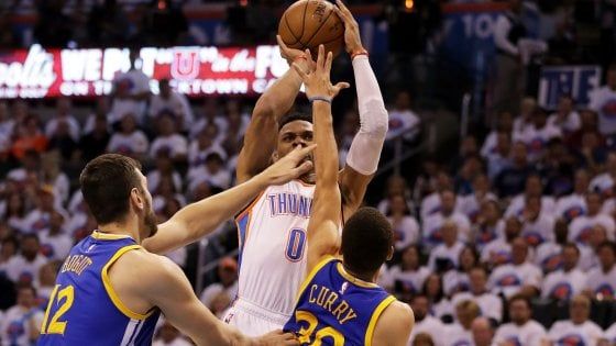 Basket, play off Nba: Golden State cade ancora, Oklahoma sul 3 a 1 