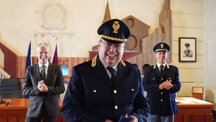 Roberto Sbenaglia in pensione, il saluto del questore e dei colleghi