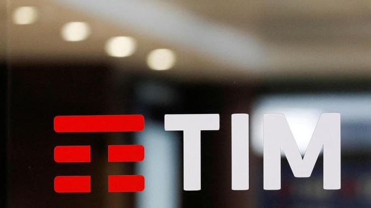 Dai servizi alle tariffe: cosa può cambiare per gli utenti con Poste alla guida di Tim