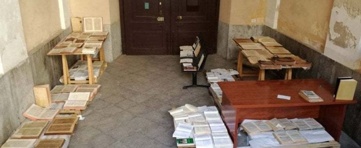 Sicilia, alta tensione fra i sindacati e Musumeci: "Biblioteca allagata, dove sono presidente e assessore?"