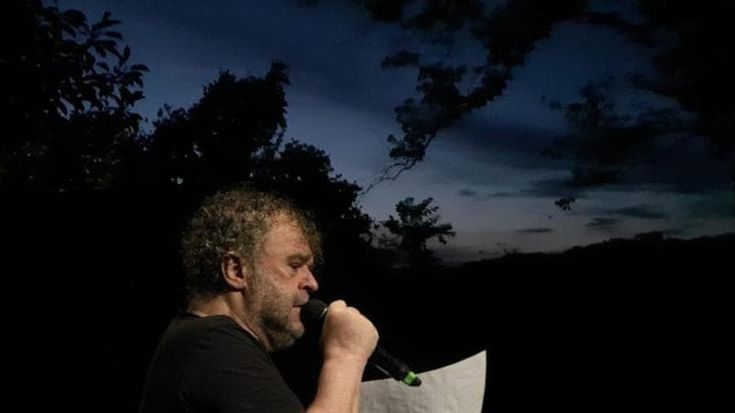 Pippo Delbono, torna con “Di notte” spettacolo per pochi. “È tempo di ricominciare da dove non c’è certezza”