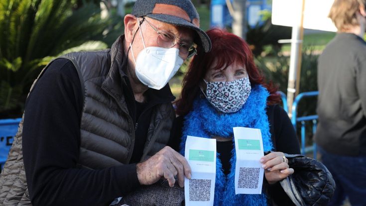 "Laboratorio Israele": metà della popolazione già vaccinata. E per spronare i giovani birra e cibo gratis